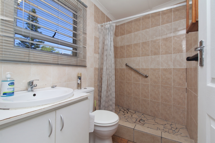 2 Bedroom Property for Sale in Faerie Knowe Western Cape